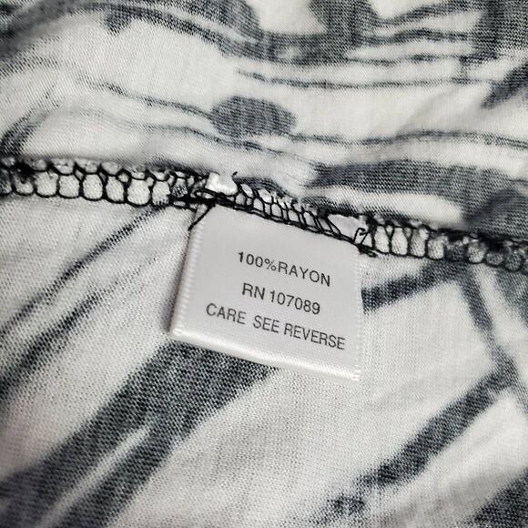 Maurices Women’s 1x Black White Abstract Print Rayon Racerback Tank Top - Picture 7 of 8